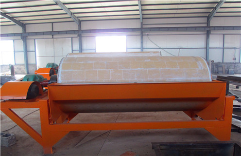 干粉磁選機(jī)，關(guān)注行業(yè)生產(chǎn)，干粉磁選機(jī)更適合市場(chǎng)使用，關(guān)注行業(yè)生產(chǎn)，干粉磁選機(jī)更適合市場(chǎng)使用磁場(chǎng)一般為多少_磁塊如何排列